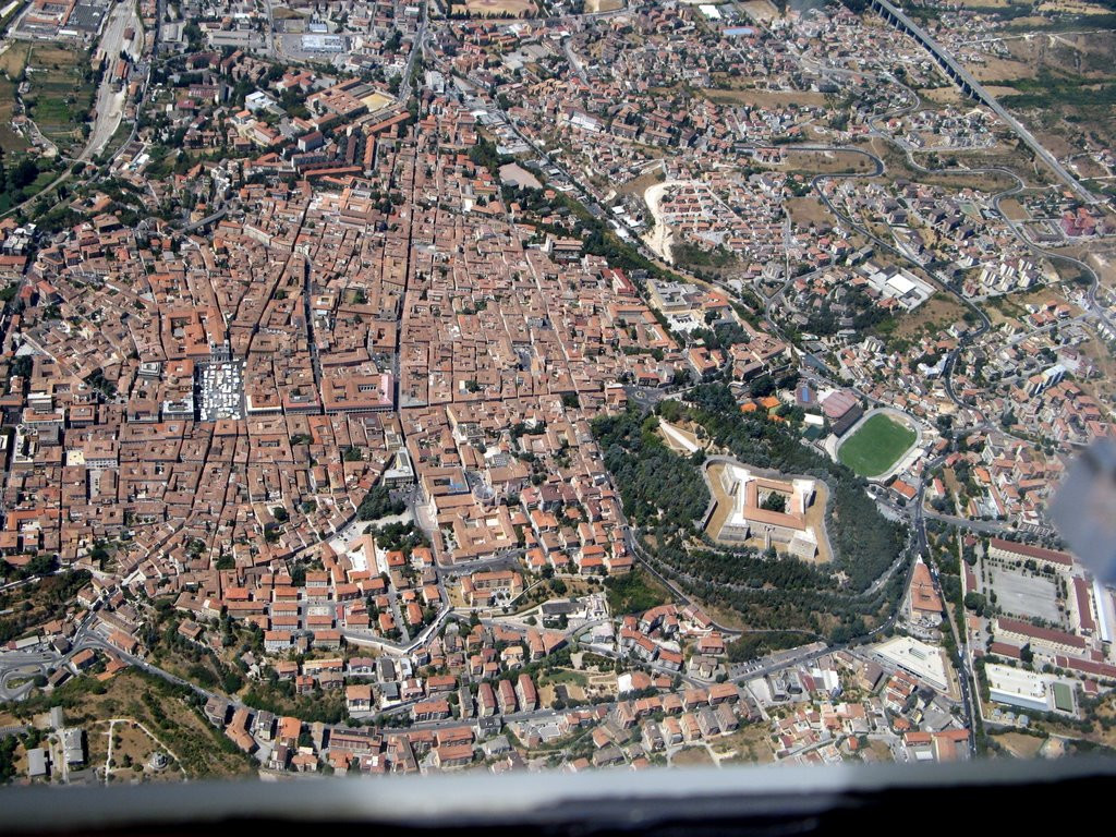 Л’Aквила и Испанский форт – фотографии Италии