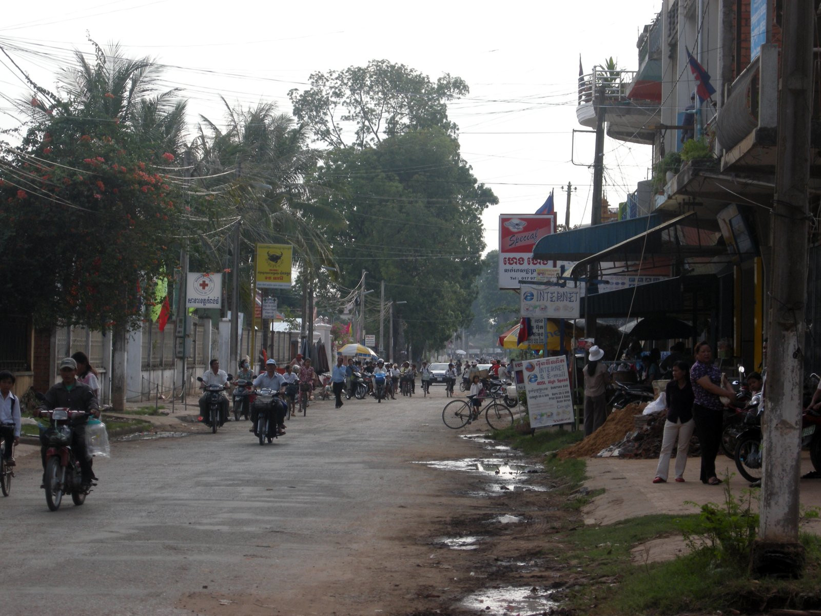 Люди в Кампонгтхом, Камбоджа. Фото 1 – фотографии Камбоджи