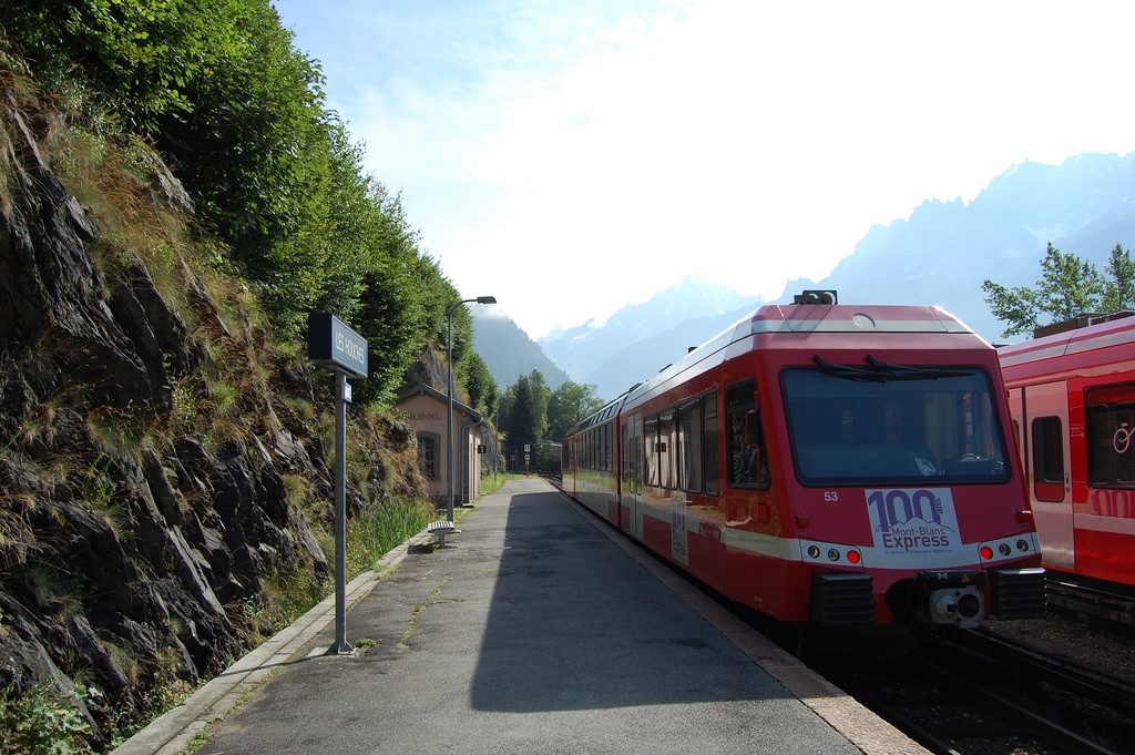 Поезда в Лез-Уш, Франция – фотографии Франции