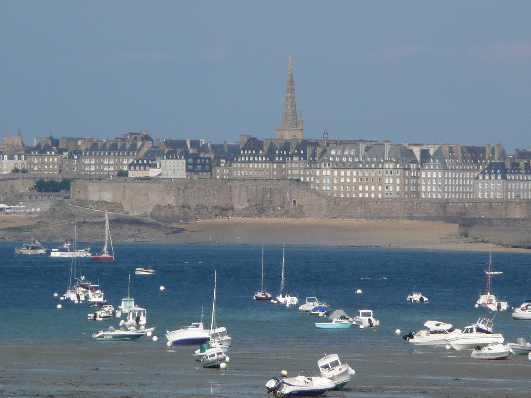 Яхты и катера в Сен-Мало, Франция. Фото 4 – фотографии Франции