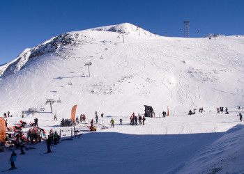 Лыжники в Ле-Дез-Альп, Франция – фотографии Франции