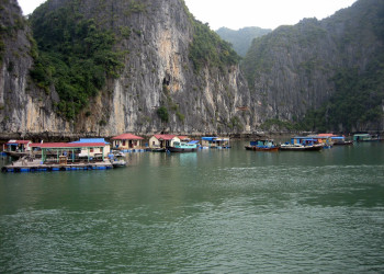 Деревня на воде в заливе Халонг – фотографии Вьетнама