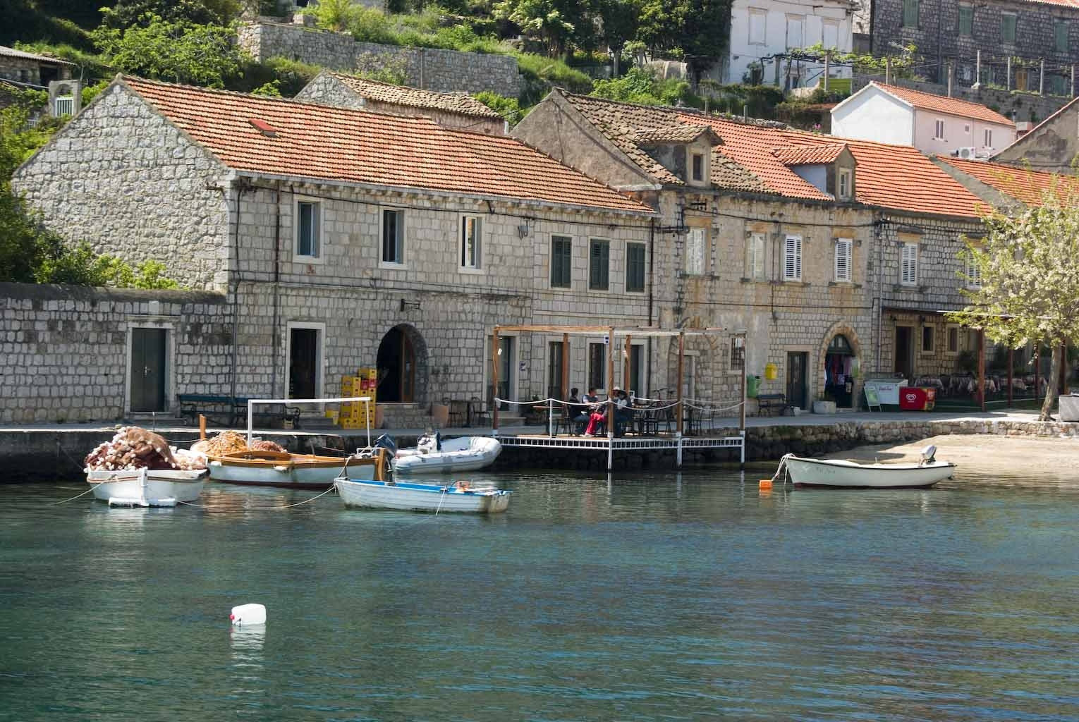 Лодки у причала на острове Шипан, Хорватия. Фото 2 – фотографии Хорватии