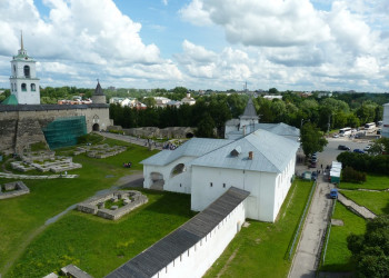 Приказные палаты в Пскове возле Кремля – фотографии России