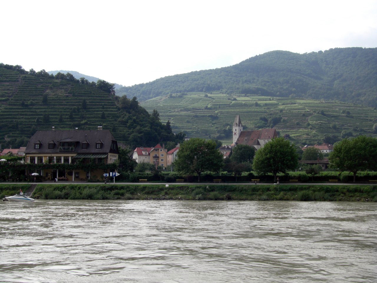 Дунай в районе городка Шпиц – фотографии Австрии