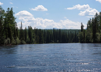 Река Хамсара в Сибири, в Восточных Саянах – фотографии России