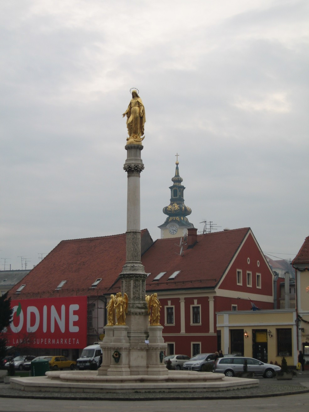 Золотая статуя Девы Марии в Загреб, Хорватия – фотографии Хорватии