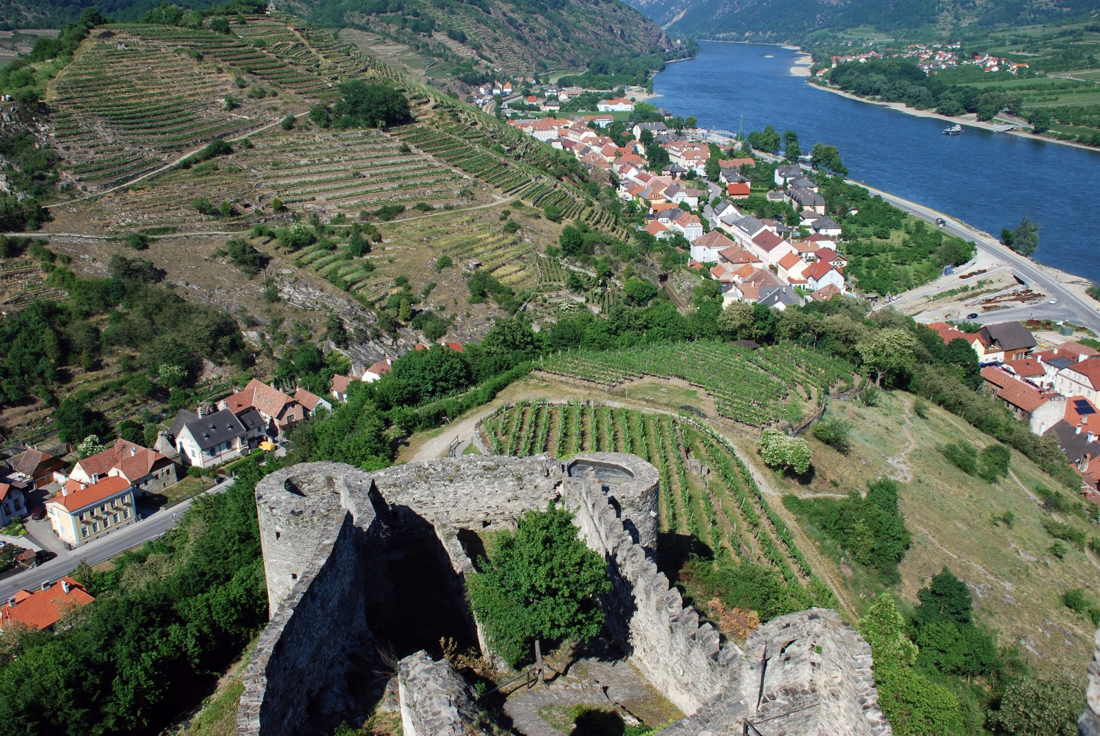 Шпиц – небольшой городок на севере Австрии – фотографии Австрии