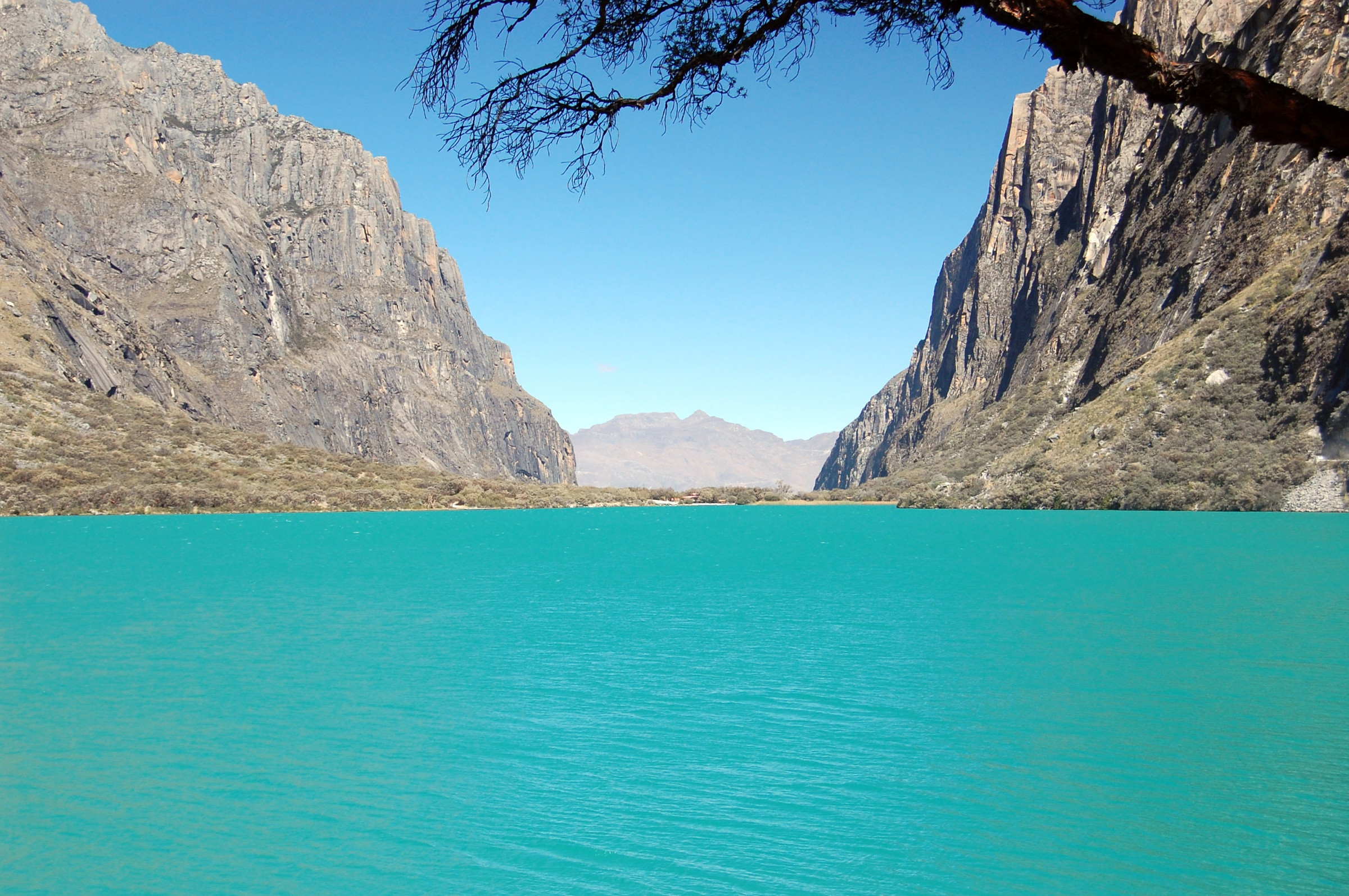 Пейзаж озера в национальном парке Уаскаран, Перу – фотографии Перу