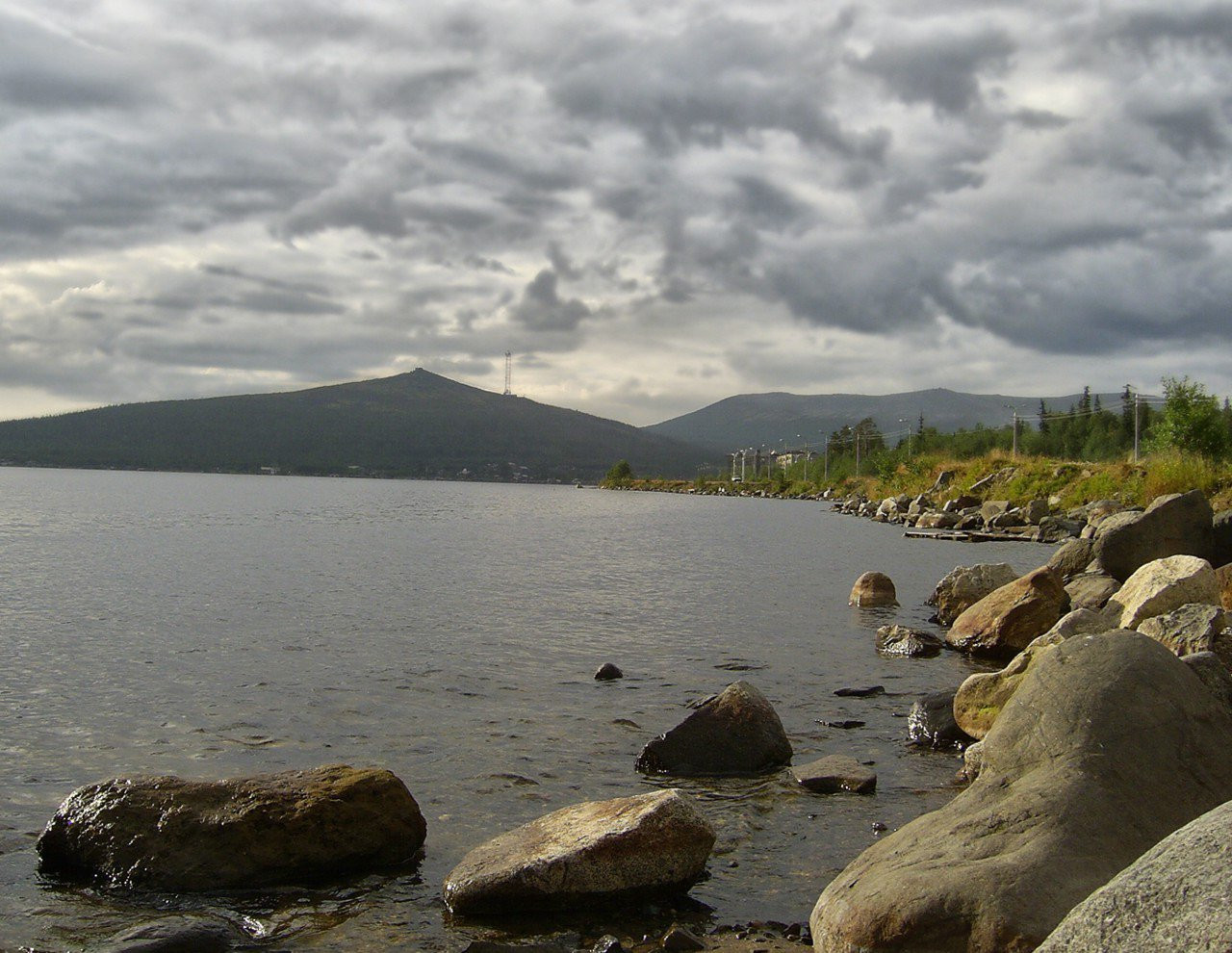 Озеро в Мончегорске, Россия. Фото 2 – фотографии России