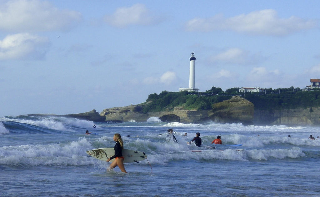 Серфинг в Биаррице, Франция – фотографии Франции