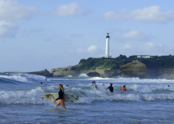 Серфинг в Биаррице, Франция – фотографии Франции