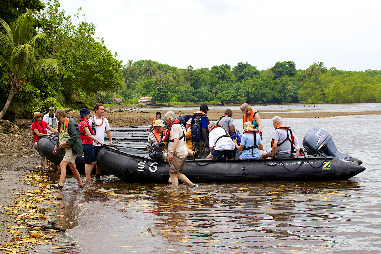 Соломоновы острова, приехали туристы – фотографии Соломоновых Островов