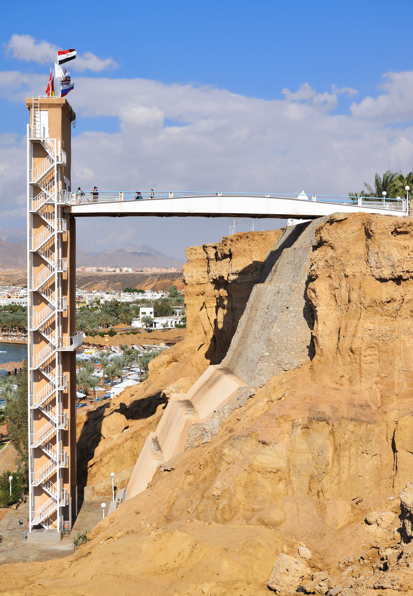 Лифт на пляж отеля Beach Albatros Sharm – фотографии Египта