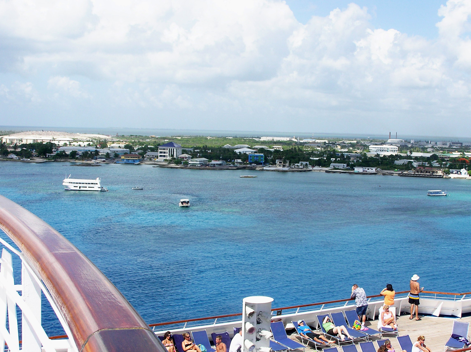 Вид на Джорджтаун (George Town), Каймановы острова – фотографии Каймановых островов