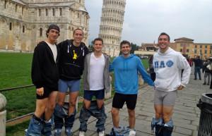 Туристы фоткаются у Пизанской Башни. Фото 3 – фотографии Италии