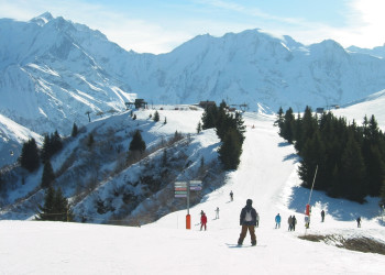 Лыжники в Межеве, Франция – фотографии Франции