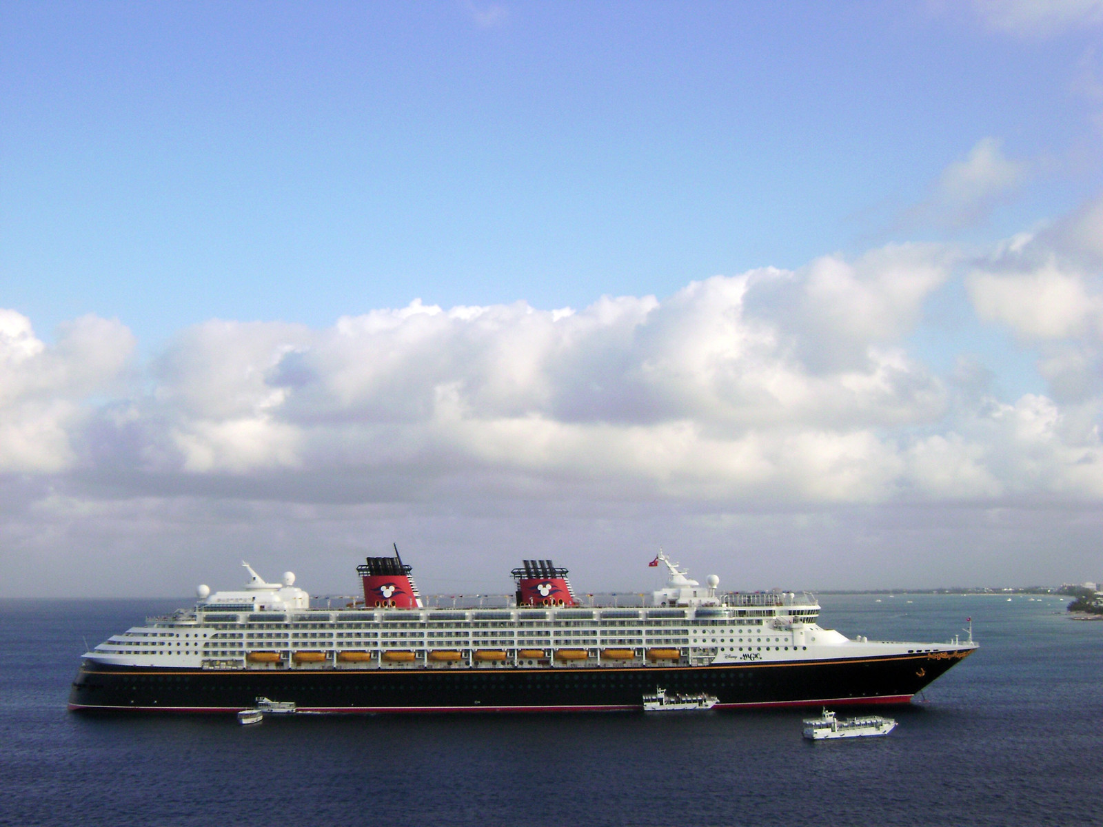 Круизный лайнер в Джорджтауне, Каймановы острова – фотографии Каймановых островов