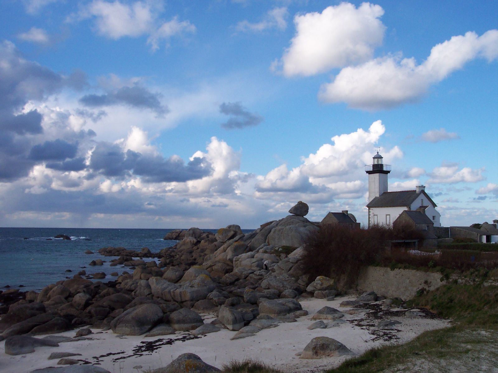 Маяк в Бриньогане, Франция – фотографии Франции