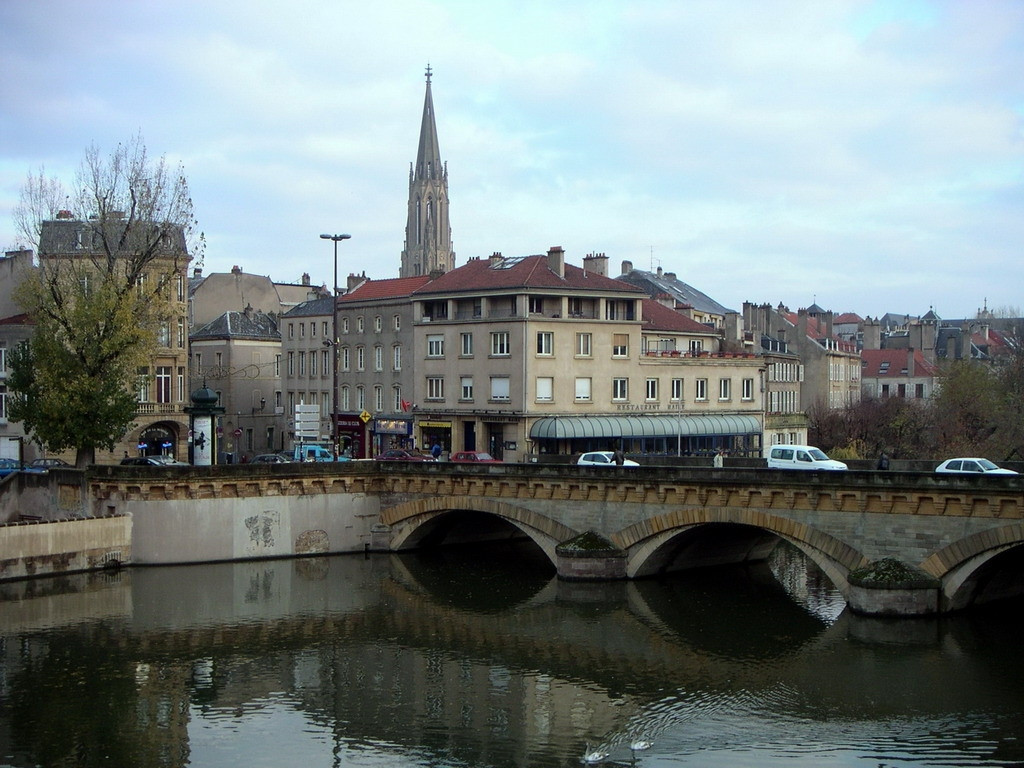 Канал в Мец, Франция – фотографии Франции