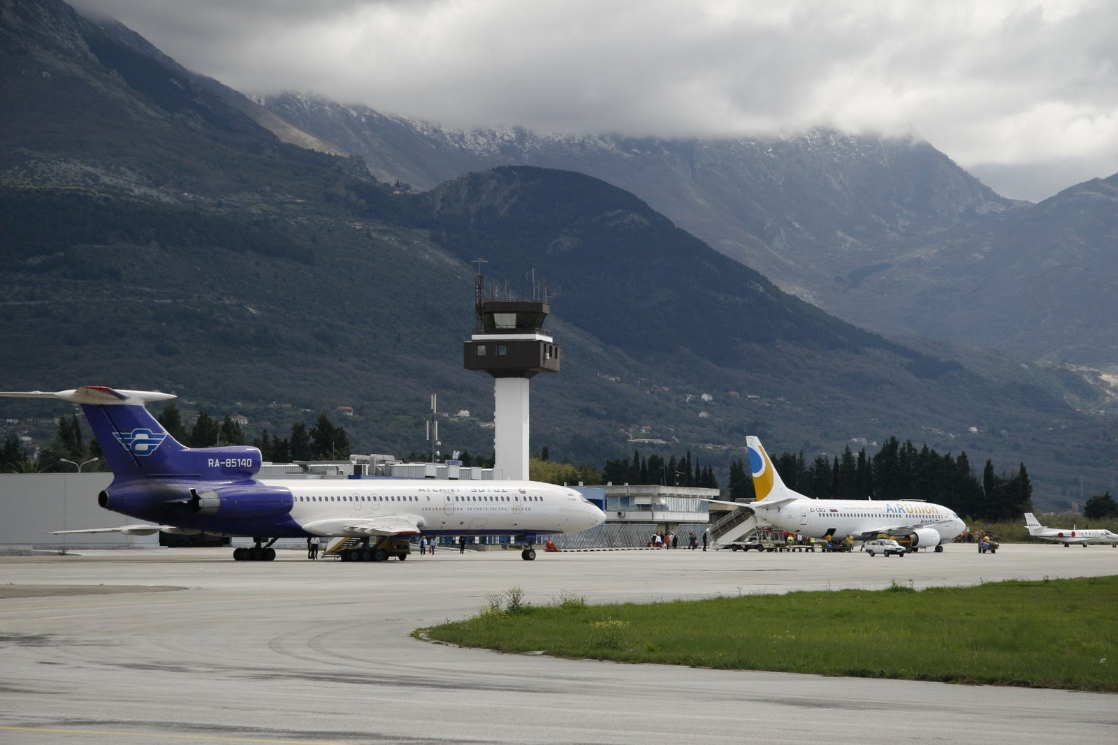 Аэропорт в Тиват, Черногория – фотографии Черногории