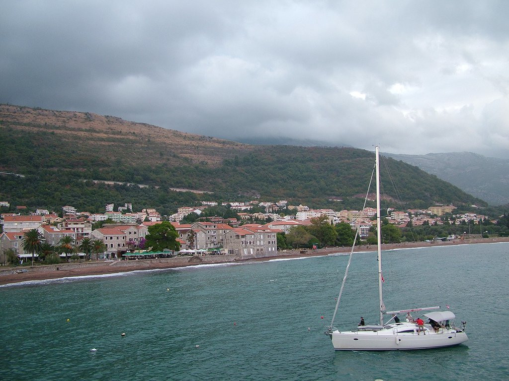 Яхта в Петровац, Черногория – фотографии Черногории