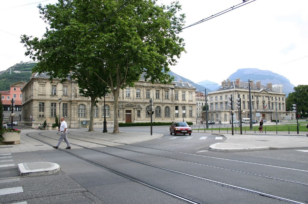 Улица в Гренобле, Франция. Фото 4 – фотографии Франции