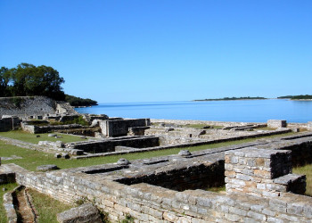 Развалины в Бриуны, Хорватия. Фото 1 – фотографии Хорватии