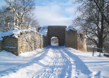 Крепость в Изборске, Россия. Фото 4 – фотографии России