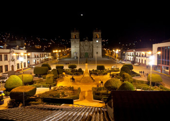 Центр Пуно в вечернее время – фотографии Перу