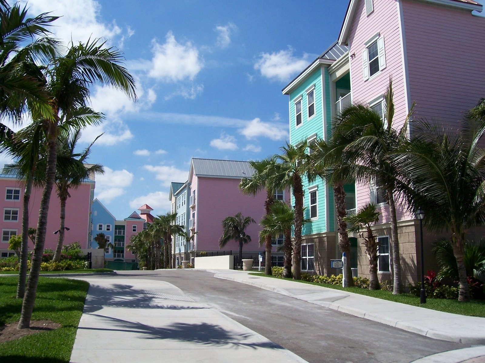 Дома в Парадайз Айленд, Багамские острова – фотографии Багамских островов