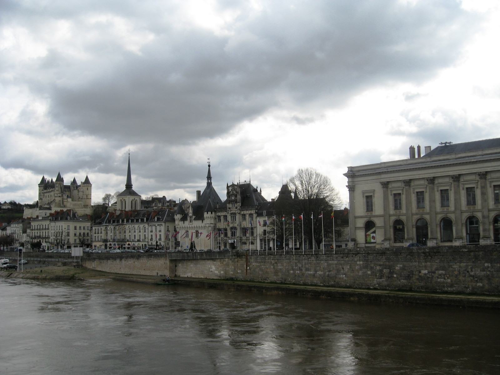 Набережная в Сомюре, Франция – фотографии Франции