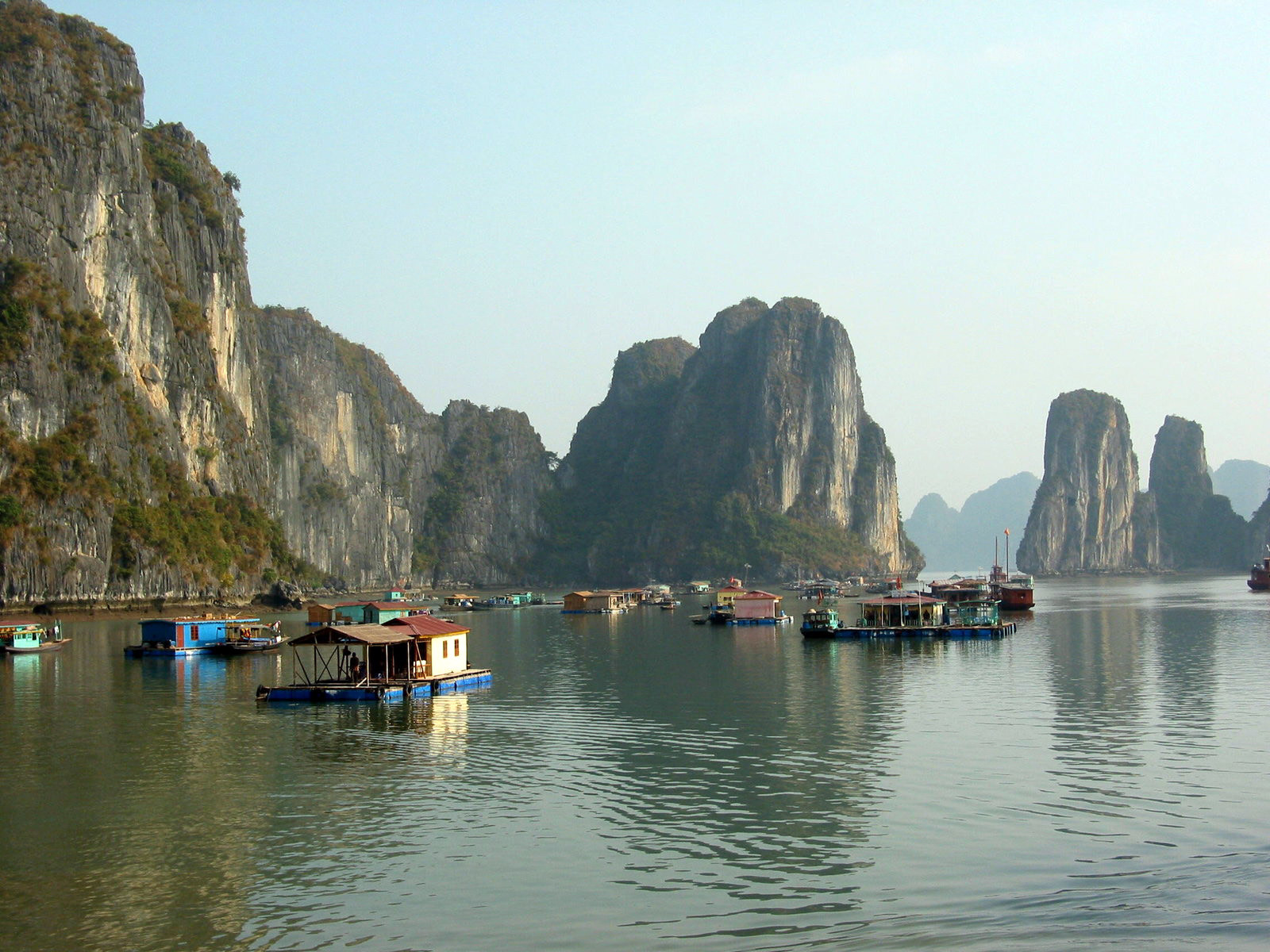 Завораживающие скалы и пейзаж в целом – фотографии Вьетнама