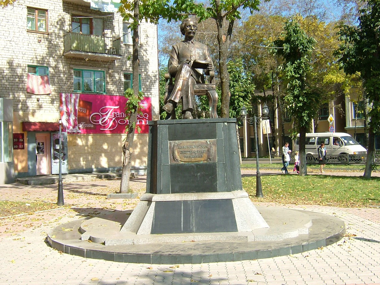 Памятник Шолом в Биробиджане, Россия. Фото 6 – фотографии России