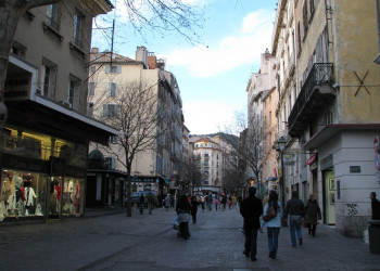 Улица в Тулоне, Франция – фотографии Франции