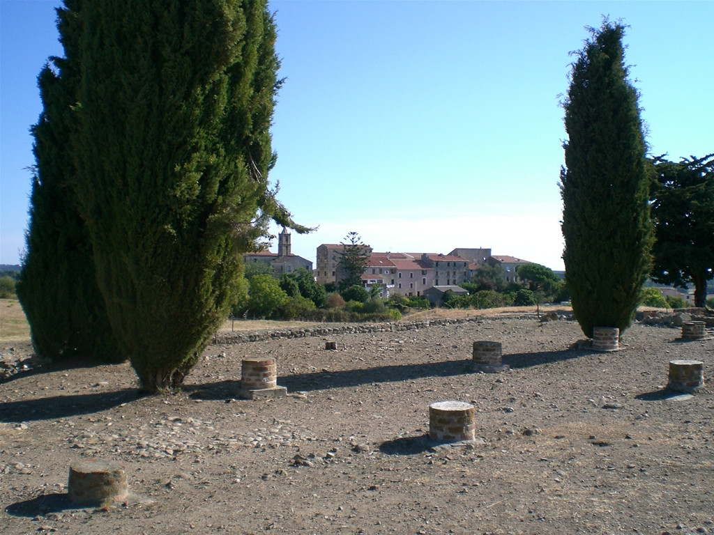 Дома в Алериа, Франция – фотографии Франции