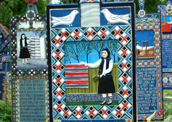 Человек по имени Стэн Иоан Патраш начал в 1935 году традицию крестов на «Весёлом кладбище» – фотографии Румынии