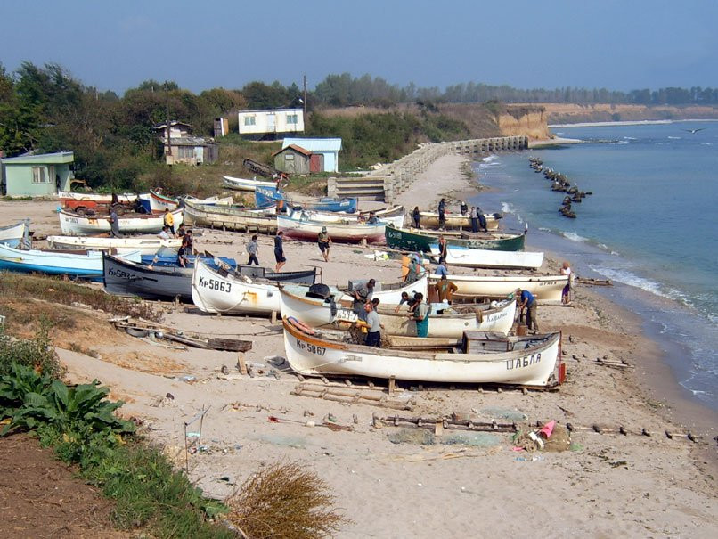 Лодки на пляже в Крапец, Болгария – фотографии Болгарии