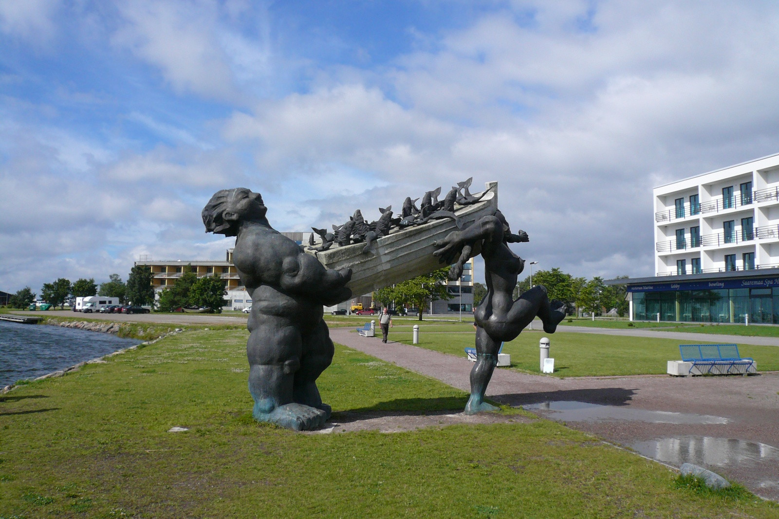 Скульптуры в Курессааре – фотографии Эстонии