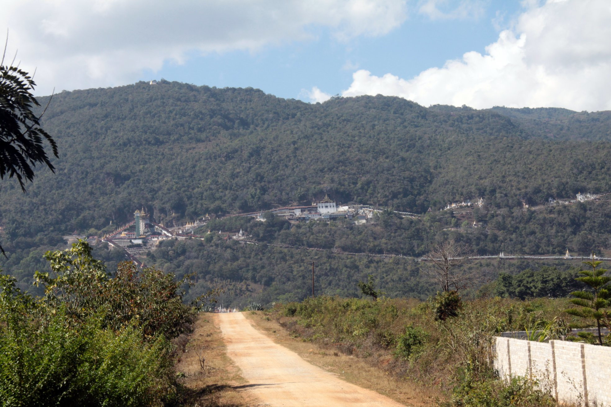 Дорога к пещерам – фотографии Мьянмы