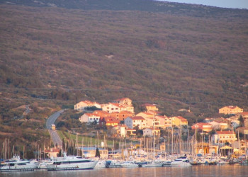 Яхты и катера в Пунате, Хорватия – фотографии Хорватии