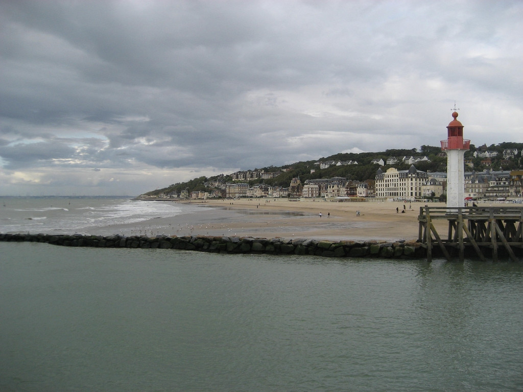 Маяк в Довиле, Франция. Фото 3 – фотографии Франции