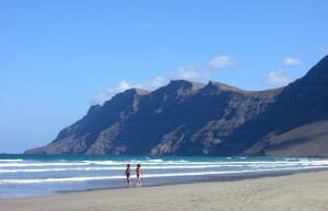 Пляж Фамара на острове Лансароте, Канарские острова – фотографии Канарских островов