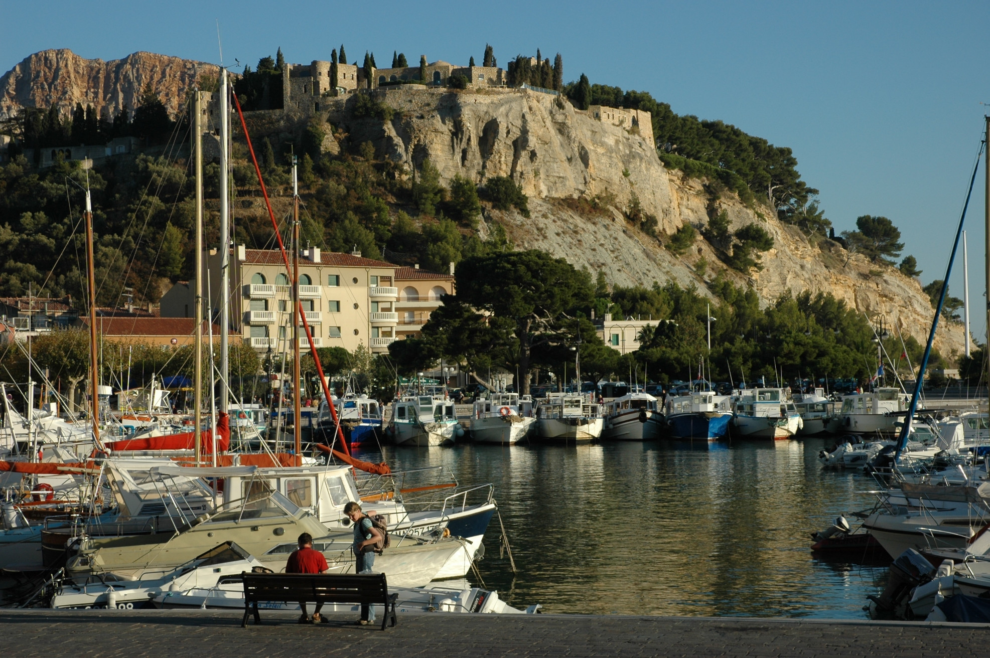 Порт в Кассис, Франция. Фото 1 – фотографии Франции