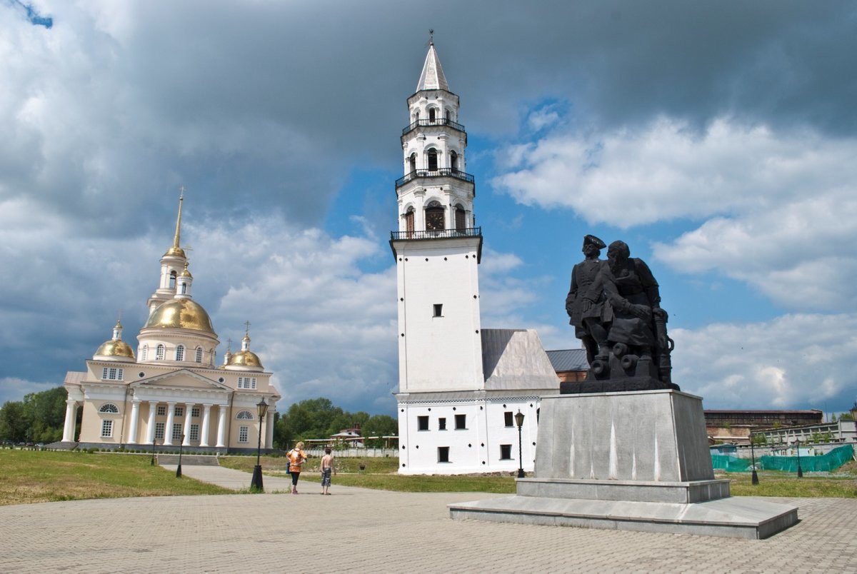 Невьянская башня в городке Невьянск в Свердловской области – фотографии России