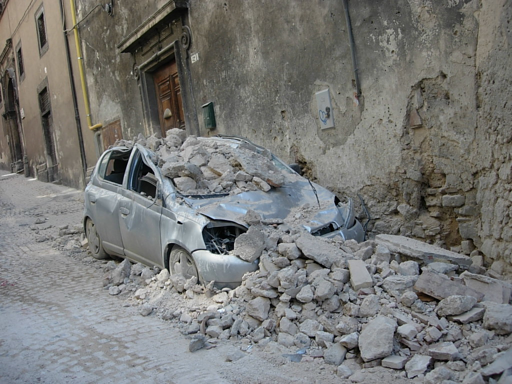 Л’Aквила после сильного землетрясения 2009 года. Фото 4 – фотографии Италии