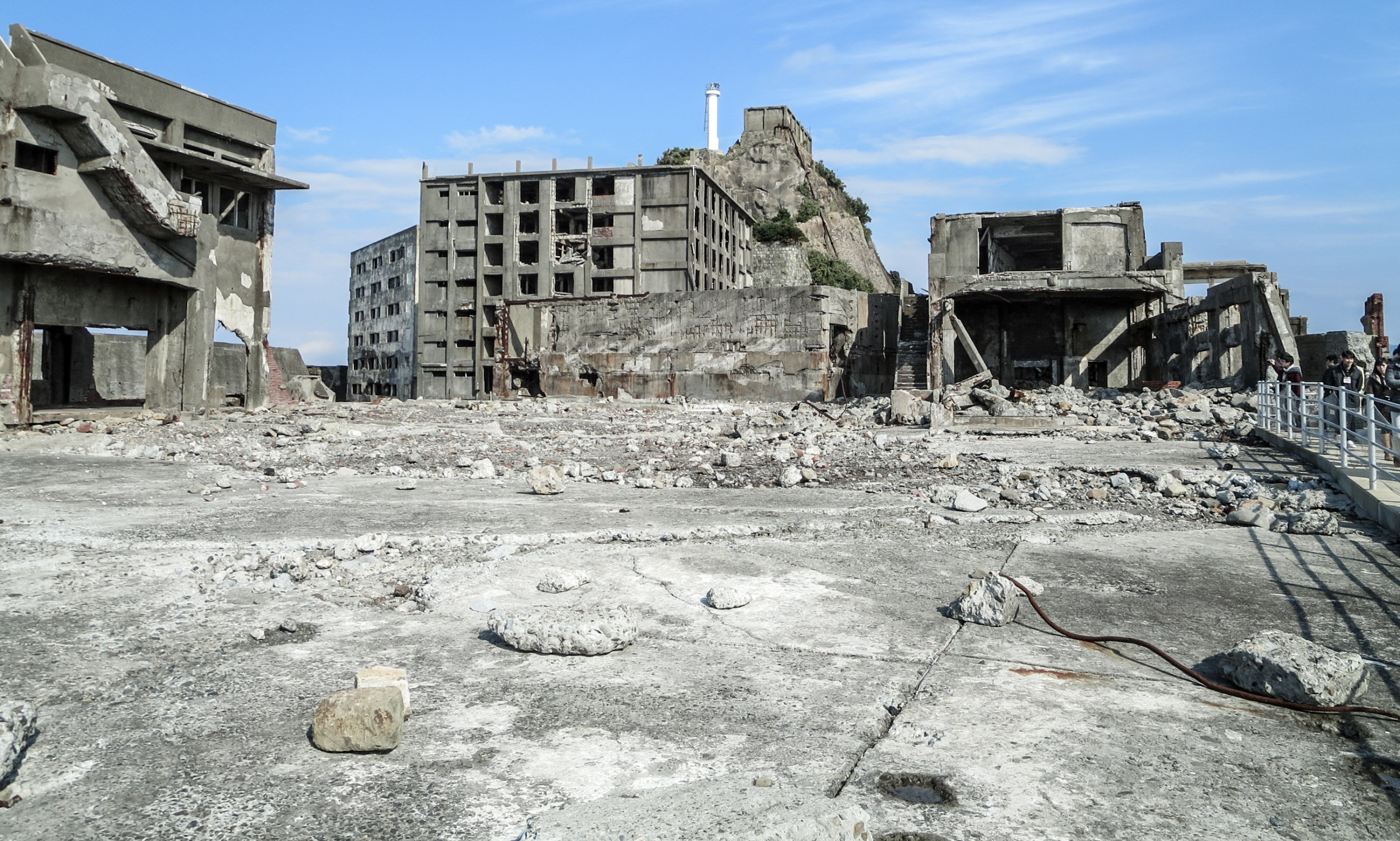 Остров Гункандзима (Gunkanjima) в форме крейсера, Япония, Нагасаки – фотографии Японии