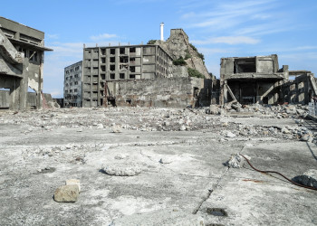 Остров Гункандзима (Gunkanjima) в форме крейсера, Япония, Нагасаки – фотографии Японии