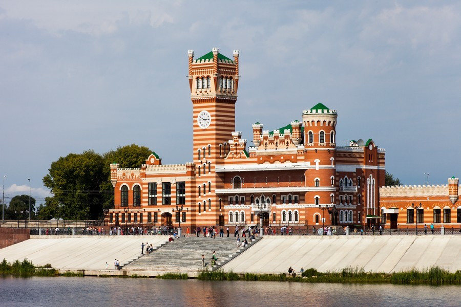 Часы «12 апостолов» на Патриаршей площади – фотографии России