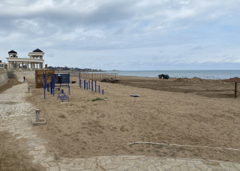 Пляж в Приморском парке, Дербент – фотографии России